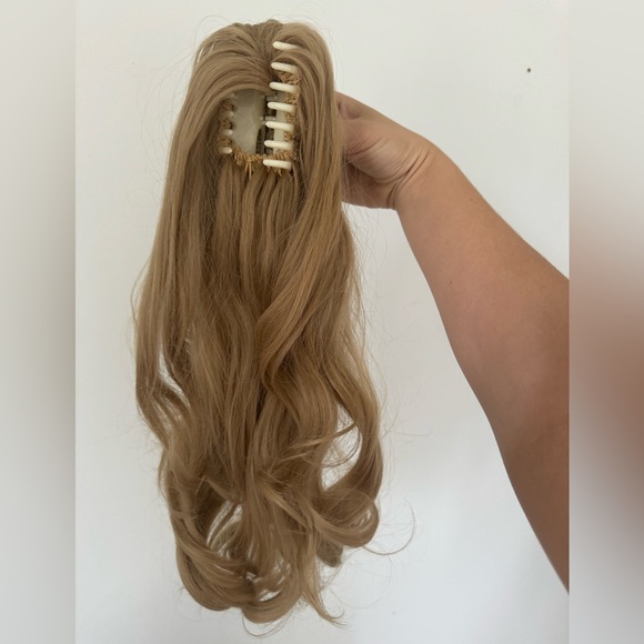 Ponytail hair extension clip - Picture 2 of 3